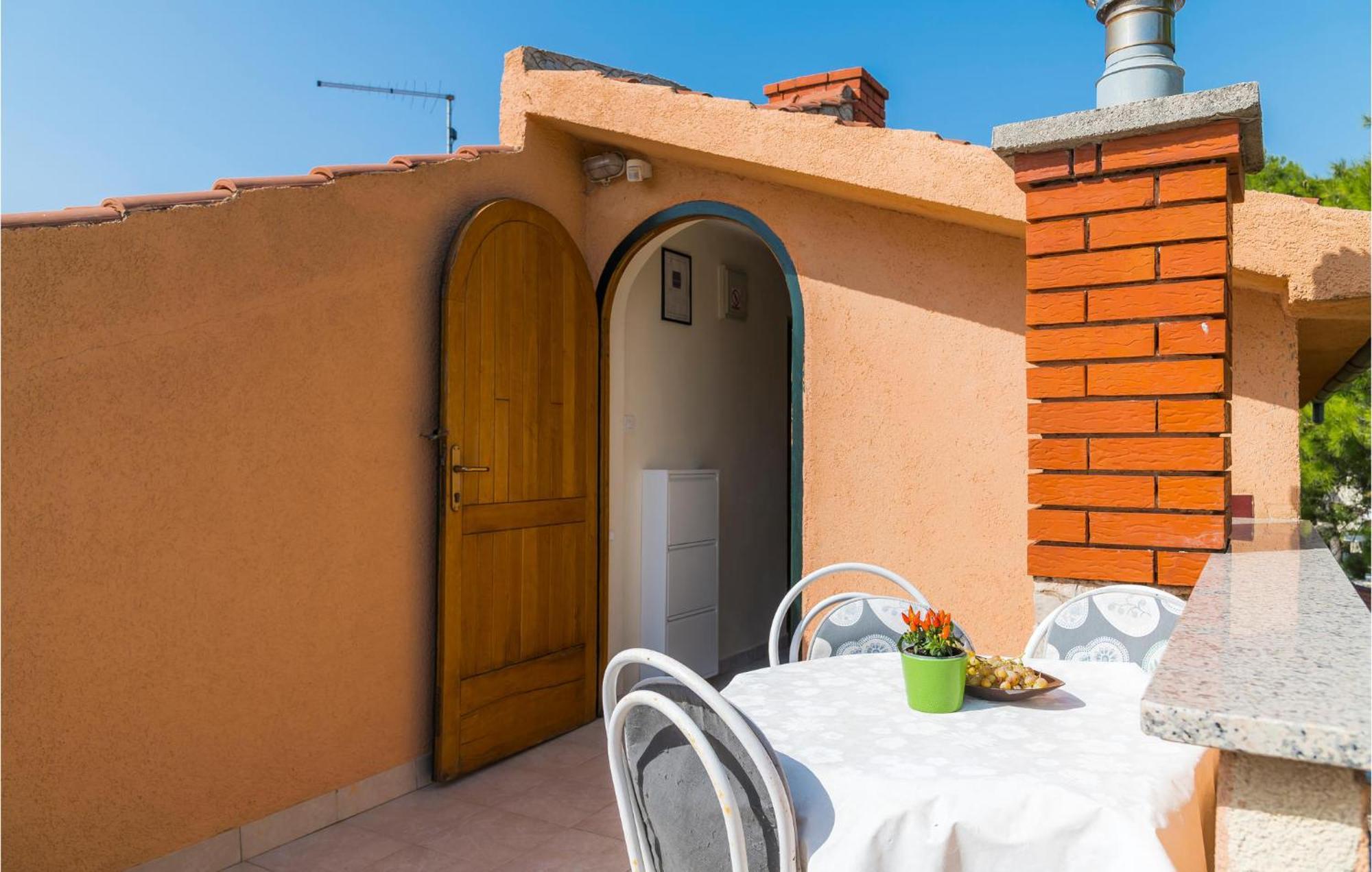 Awesome Apartment In Jadrija With Wifi Bagian luar foto