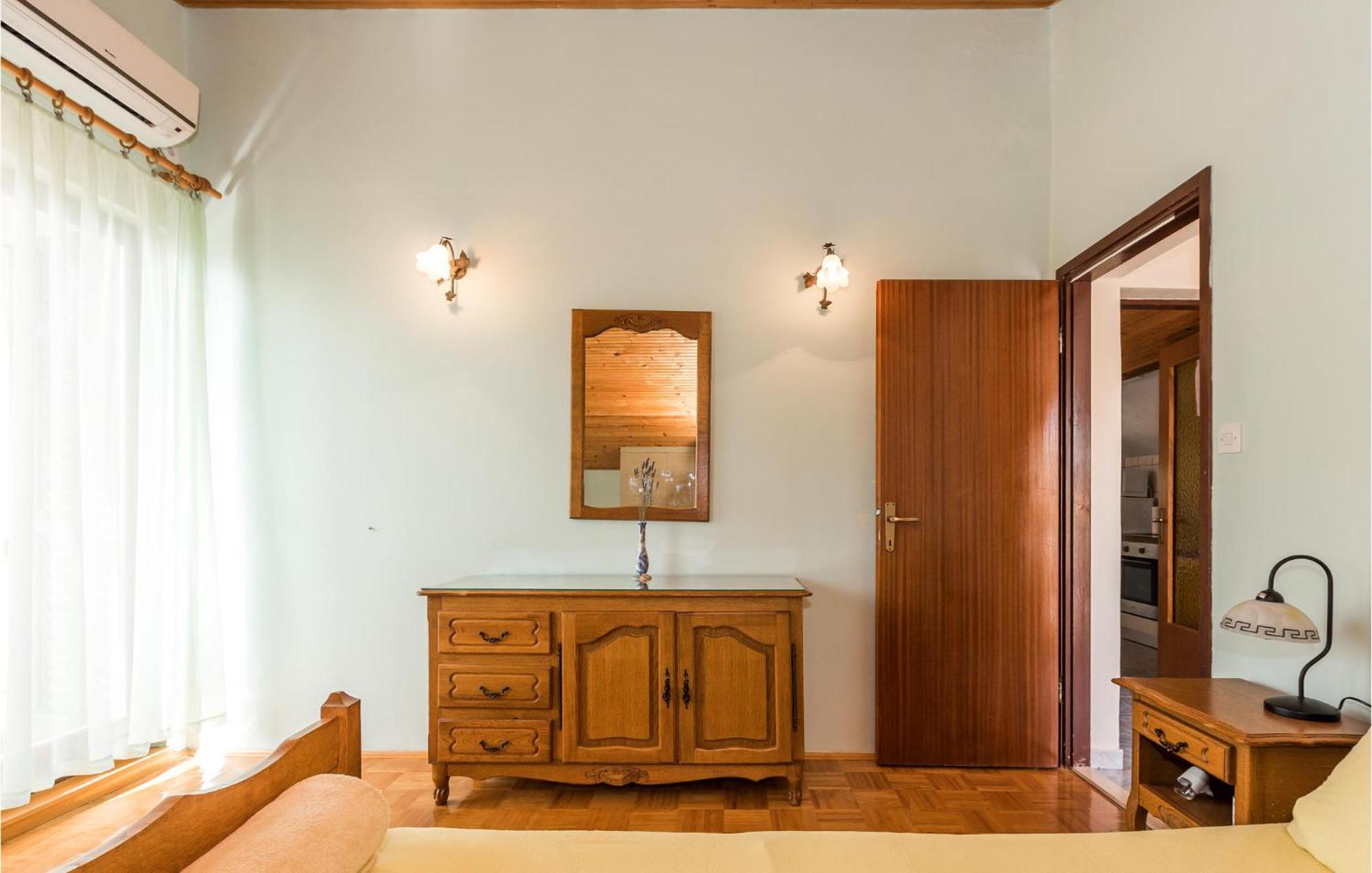 Awesome Apartment In Jadrija With Wifi Bagian luar foto
