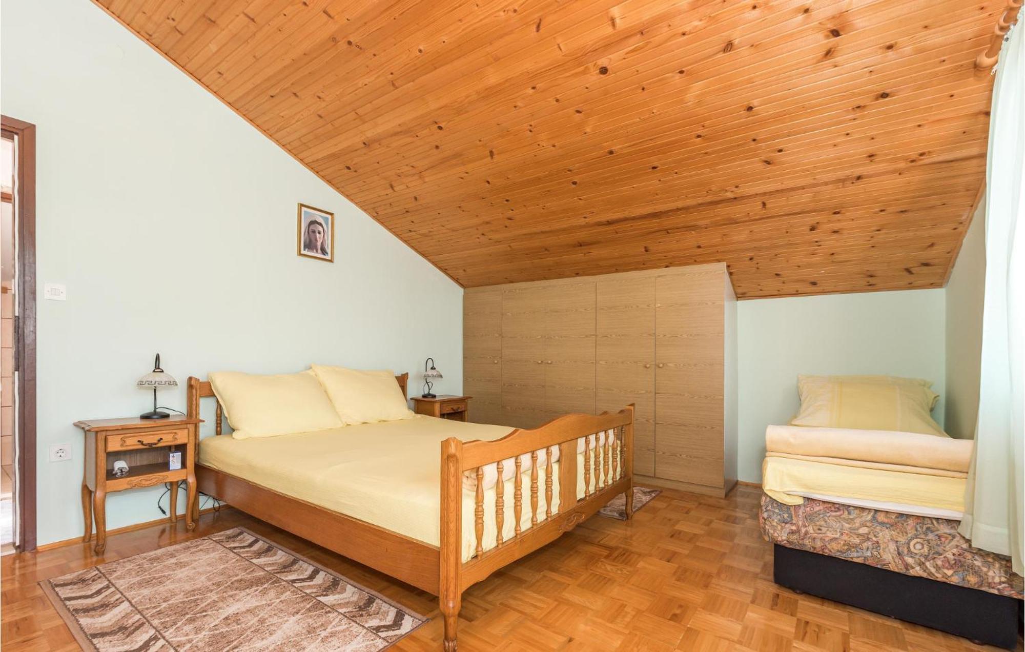 Awesome Apartment In Jadrija With Wifi Bagian luar foto